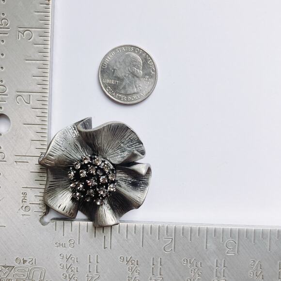 VTG Mid Century Brooch Flower Rhinestones Domed Layered Silver Tone Pin - Picture 10 of 10